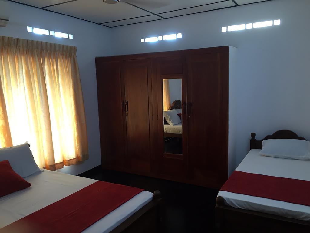 Yaarl Holiday Inn Jaffna Kültér fotó