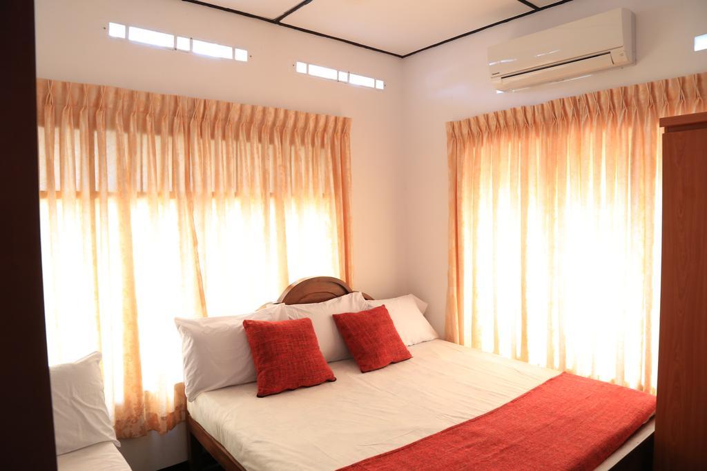 Yaarl Holiday Inn Jaffna Kültér fotó
