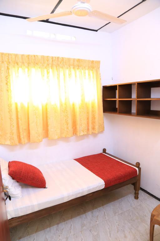 Yaarl Holiday Inn Jaffna Kültér fotó