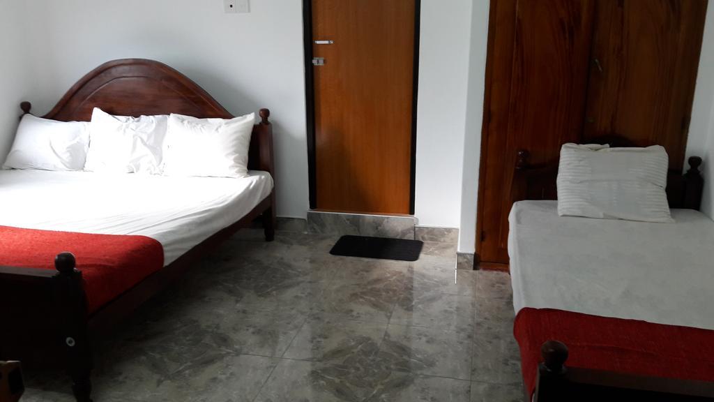 Yaarl Holiday Inn Jaffna Kültér fotó