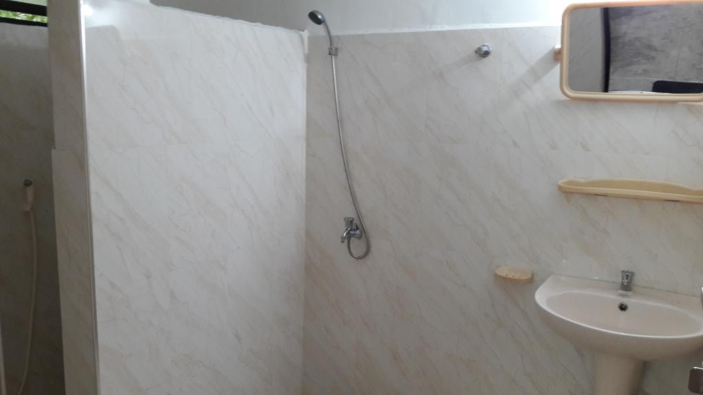 Yaarl Holiday Inn Jaffna Kültér fotó