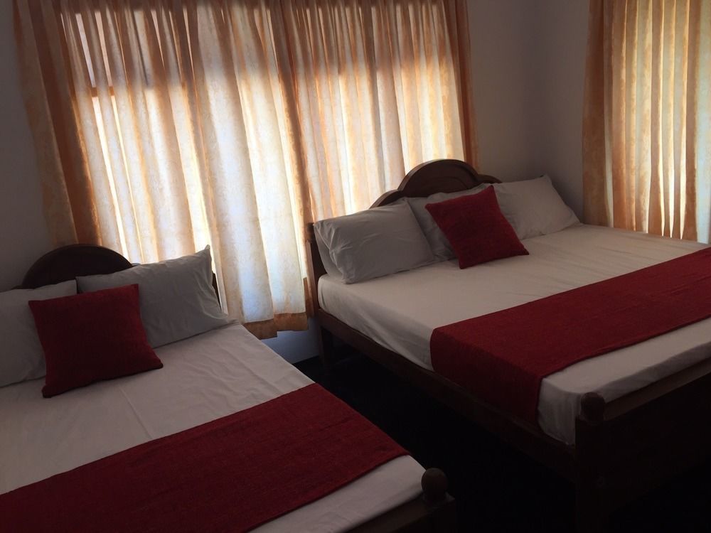 Yaarl Holiday Inn Jaffna Kültér fotó